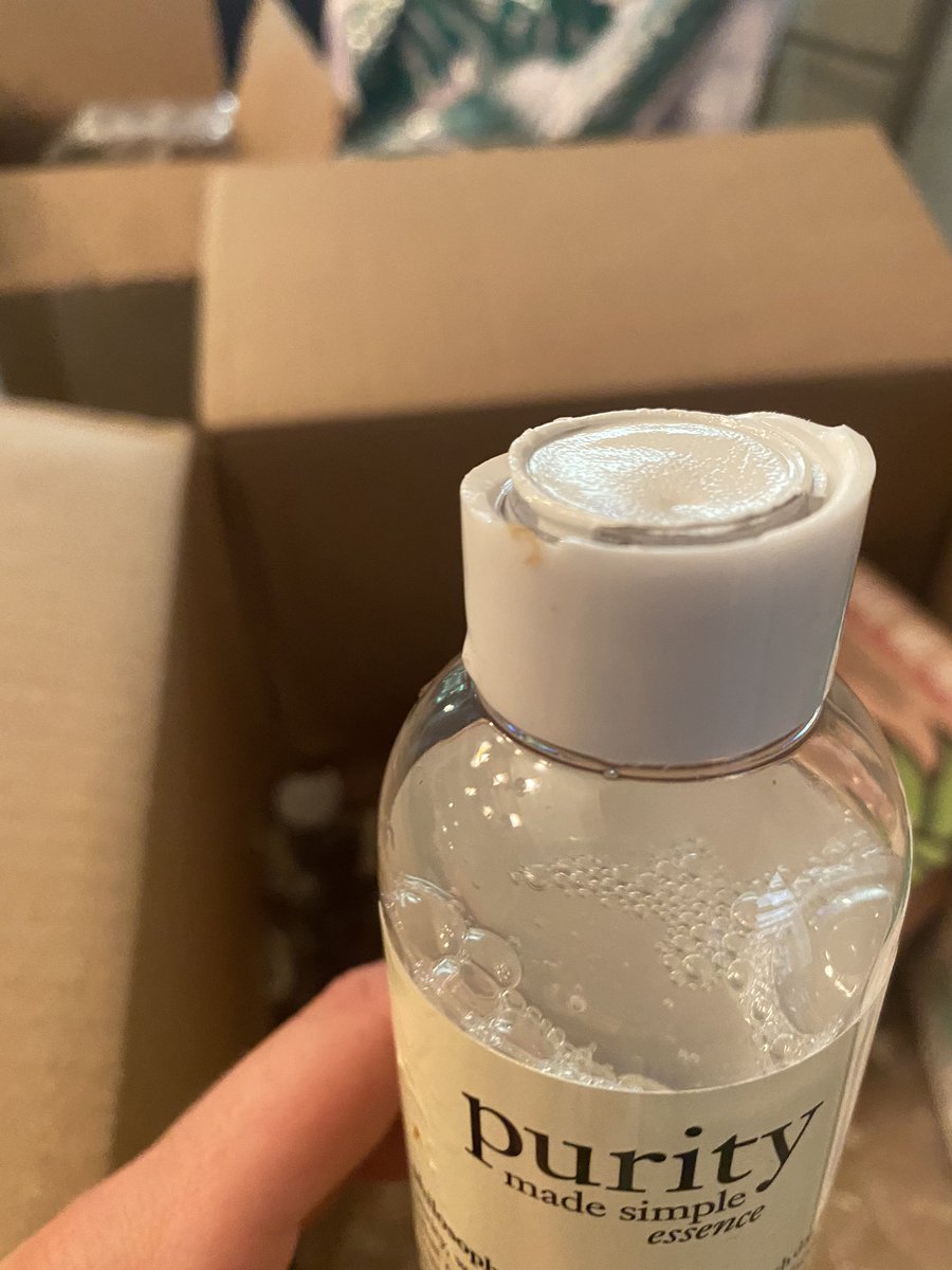 AnnaNicholasx0's tweet photo. @ultabeauty a few things in my package came damaged :( https://t.co/WCdIGrkZj6