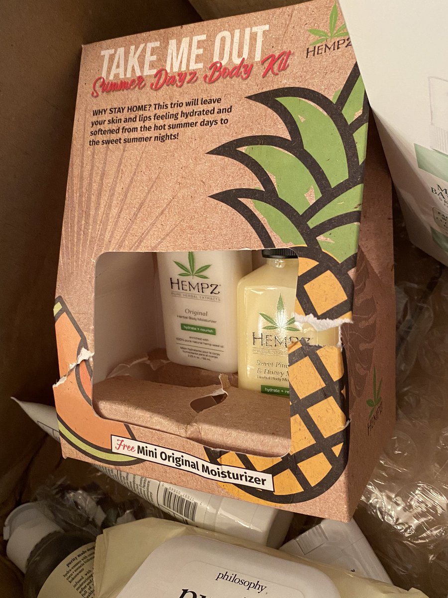 AnnaNicholasx0's tweet photo. @ultabeauty a few things in my package came damaged :( https://t.co/WCdIGrkZj6