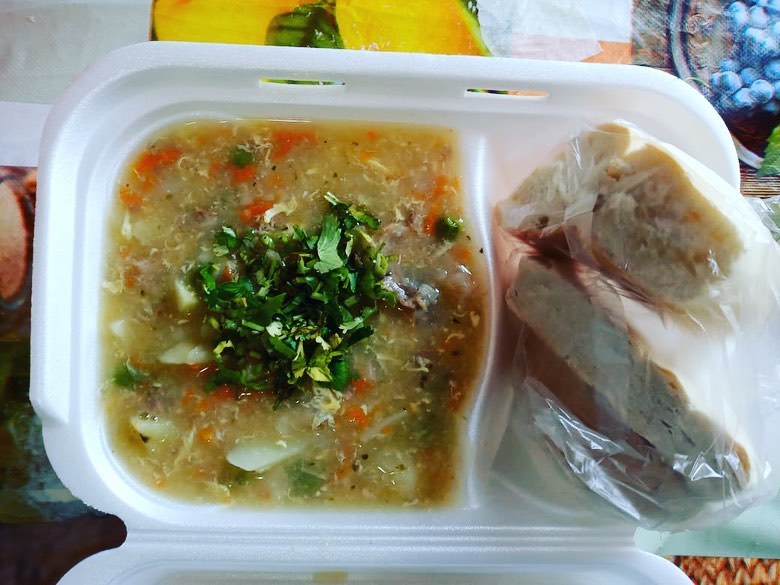 ORaimapu's tweet photo. Platitos de comida que se entregan en la Villa Raimapu.
Recuerden que es un derecho tener un plato de comida🍴 https://t.co/saAWB4CJjo
