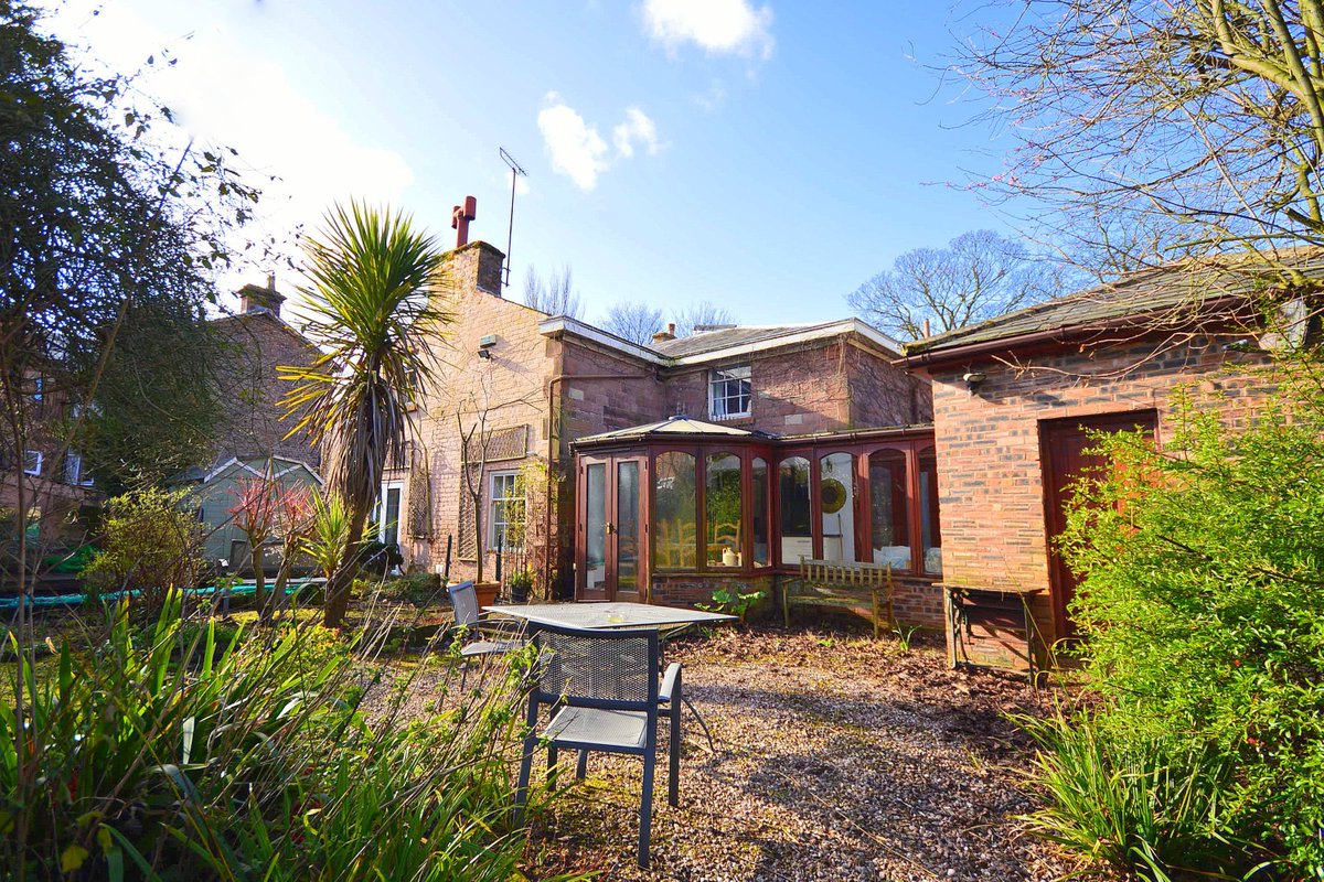 Venmore_Homes's tweet photo. Grade II Listed home built in 1842 ❤️ South Liverpool,  Offers in the Region of £589,500
.
▫️ Detached
▫️ Four double bedrooms
▫️ Four reception rooms
.
📸 To See Further Images and Details Search for ‘Cooper Avenue South‘ on our Website (Link in Bio) https://t.co/PQsWE2NyQB