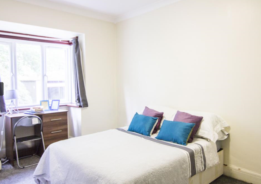 rentinc's tweet photo. ⭐Deal of the week⭐ 7 bed house to rent in Headingley just £78.99pppw!
Large property with spacious bedrooms &amp; big gardens to front &amp; rear.
A fab house within walking distance of local amenities &amp; bars. 

Read more: https://t.co/h6734ZVsGH

#studentaccommodationinleeds #rentinc https://t.co/I9nEH2RKBx