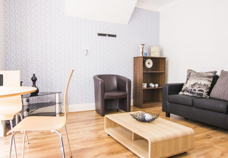 rentinc's tweet photo. ⭐Deal of the week⭐ 7 bed house to rent in Headingley just £78.99pppw!
Large property with spacious bedrooms &amp; big gardens to front &amp; rear.
A fab house within walking distance of local amenities &amp; bars. 

Read more: https://t.co/h6734ZVsGH

#studentaccommodationinleeds #rentinc https://t.co/I9nEH2RKBx