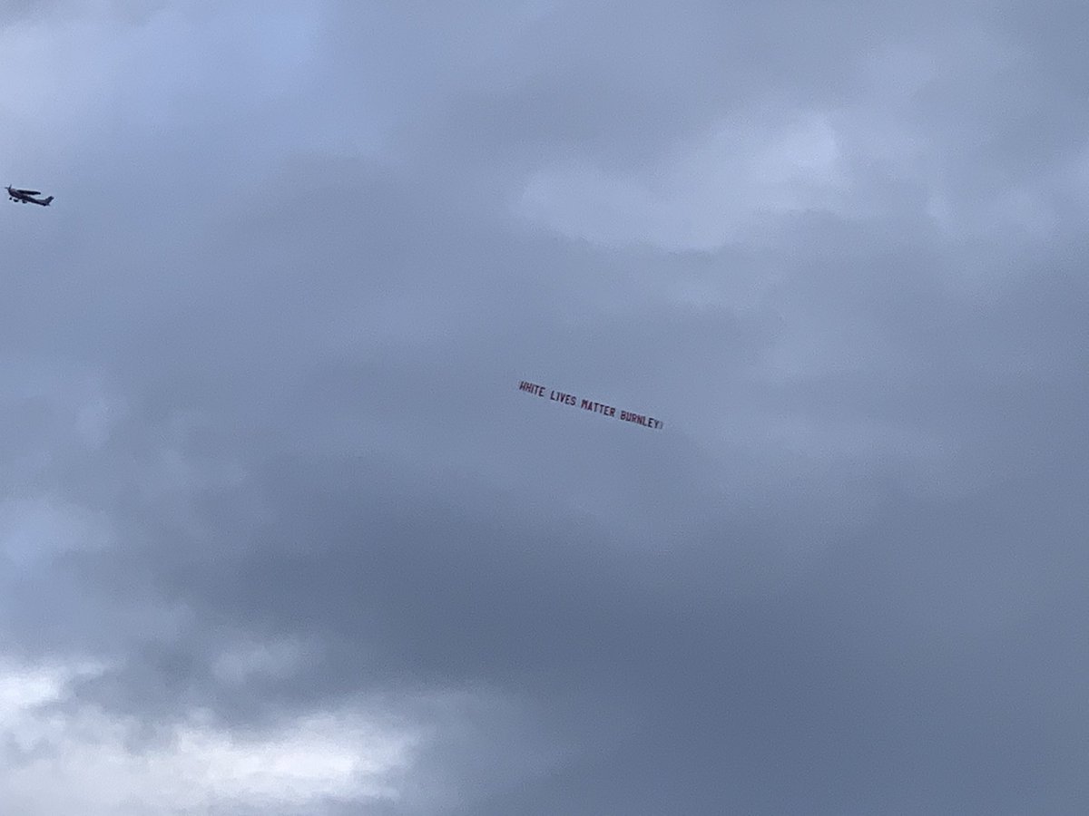 UKFootyBible's tweet photo. A plane has just flown over the Etihad saying “White Lives Matter Burnley” wtf.. https://t.co/T1XXD6FLqb