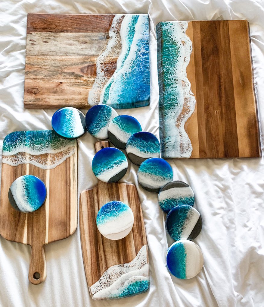 anoileiart's tweet photo. That @rachaelray serving board thoughhhhh . #resinart #charcuterie #art #amazonhandmade https://t.co/f9hPOnbWq6