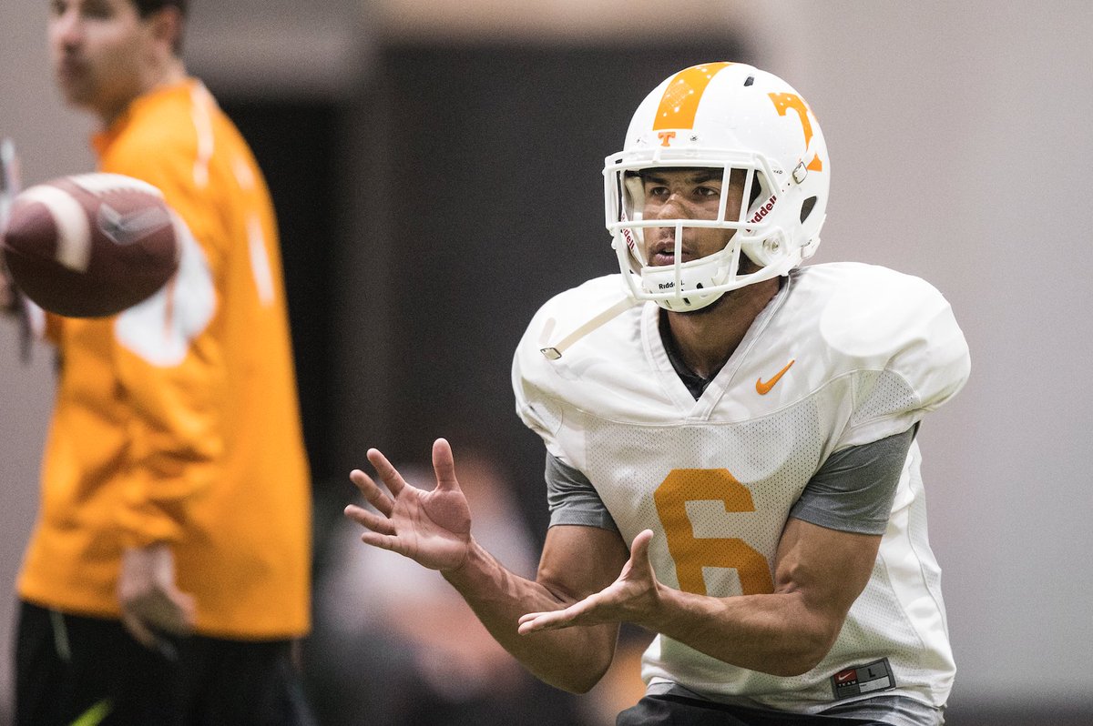 donaldppage's tweet image. Fun fact when @BubbaWallace visited @Vol_Football in 2016, he suited up in @A_kamara6's uniform