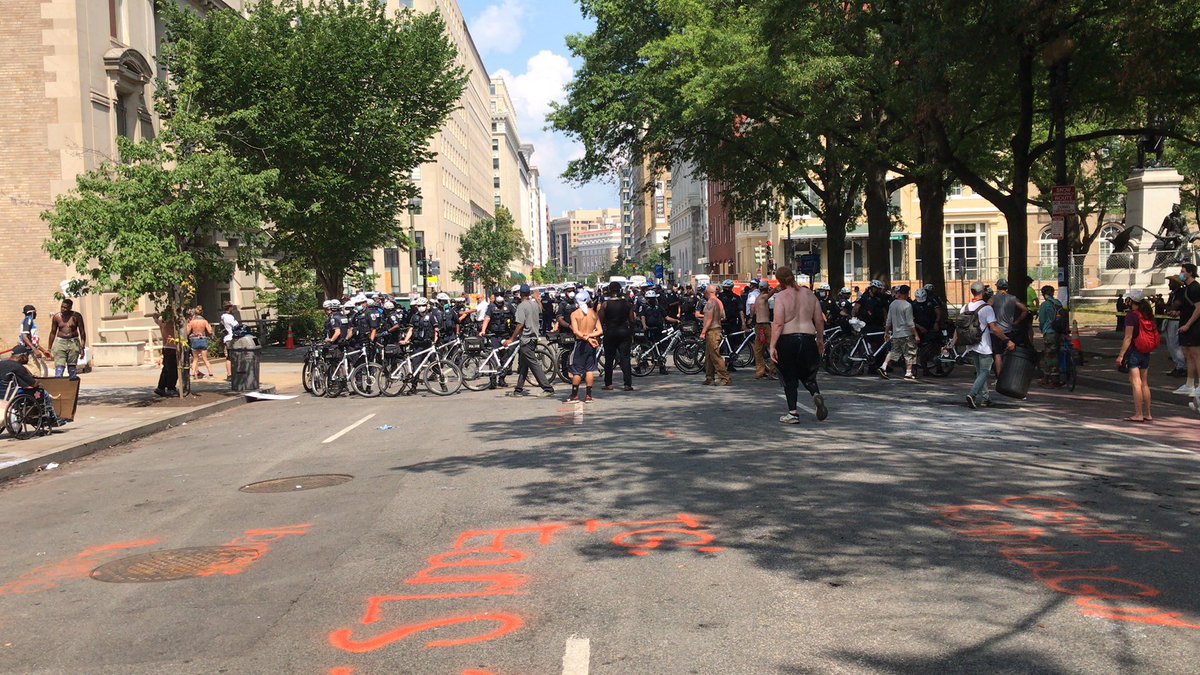 All_Out_DC's tweet photo. Please rt: MPD trying to clear H St of protesters #blacklivesmatter #dcprotest https://t.co/xPIHGWTQeN
