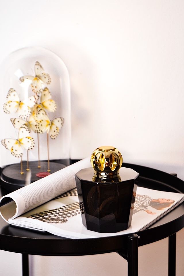 MaisonBerger_FR's tweet photo. Notre #astuce pour vous donner du courage en ce début de semaine? Allumer sa #LampeBerger, pour profiter d'un instant de #bienêtre parfumé...😃👍 https://t.co/vEfp7iYvok
#maisonberger #blackcrystal #muscblanc #work #mondaymotivation #summer #été
Photos IG: @_themisterbeard https://t.co/ouZnMIsmof