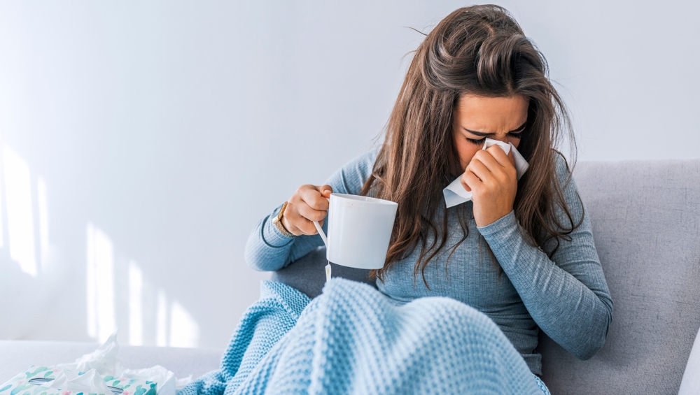 FactyHealth's tweet photo. The keto diet encourages the fat-burning metabolic process of ketosis, which some people swear by. One temporary downside to the diet is the keto flu, a common early side effect of the body adjusting to ketosis. https://t.co/MVzadYa0Fp https://t.co/uYsGEe6muW