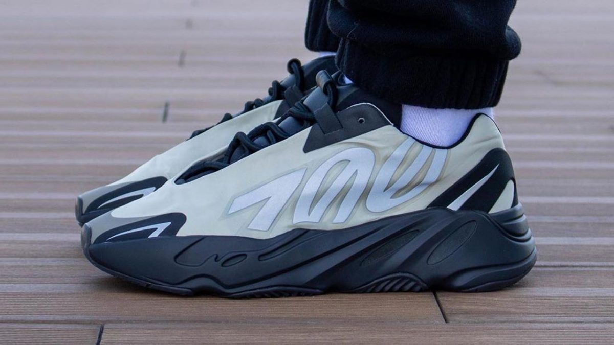 yeezy 700 mnvn black restock