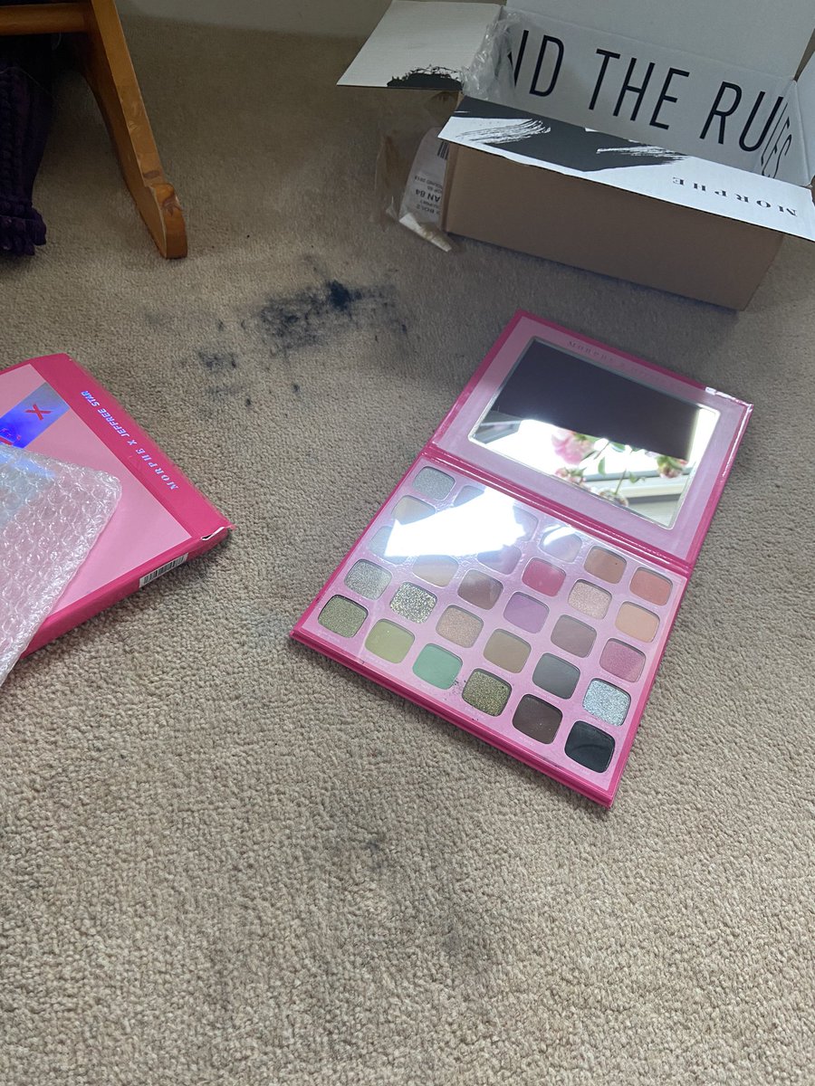 the121dietemmap's tweet photo. @MorpheBrushes 🆘Very disappointing indeed. I’ve emailed uk.info@morphe.com 4 time’s now since 10th June regarding a damaged order which has ruined my carpet upon opening. No responses other than auto reply to say they got the email &amp; someone would be in touch...... 😭😡🥱 https://t.co/xqSjlB3iJh