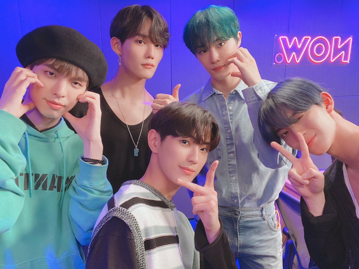 CIX_Official's tweet photo. 안녕! 낯선 CIX :)
CIX 완전체가 함께한 <심야아이돌> 재밌게 듣고 보셨나요?😚
월요일 밤을 CIX와 함께해주셔서 너무 감사합니다💓
CIX나잇😴

#CIX_Jungle_발매_7일전 #CIX #씨아이엑스 #BX #승훈 #배진영 #용희 #현석 #안녕낯선시간 #HelloStrangeTime #정글 #Jungle #심야아이돌 https://t.co/pCq1wwjrvH