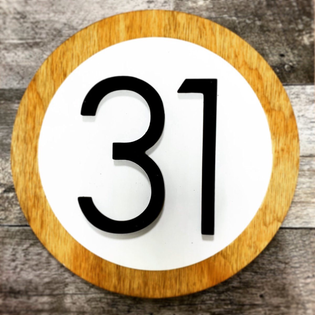 majopage's tweet photo. There will be no complaints from any Delivery service looking to find this house. With a 16” circle and numbers to scale, this sign can be easily seen up to 450’ feet away.
#addresssign #homeaddresssign #woodsign #3dsigns #customsigns #signs #signmaker #hamont #dundas https://t.co/3QVykVkq0J