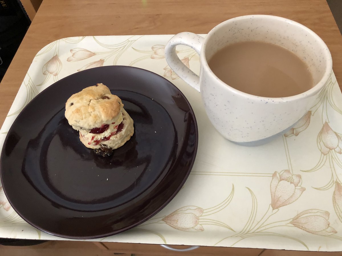 WarningZ_iOSApp's tweet photo. #WWDCNoQueue Breakfast (or rather afternoon-tea) 😜 https://t.co/uV77tmZtuE