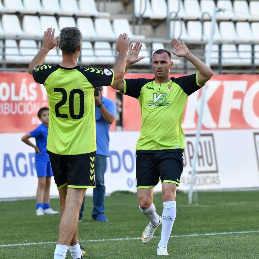 AscMurcia's tweet photo. Hoy hace justo un año, que hicimos una bonita accion  ayudadsndo a la Asc. Astrapace, con un equipo invitado de 10, Gracias al @mallorcalegends con su caballerosidad, Humilda y respeto, compañeros de lujo para este evento y Gracias a las mas de las 3.000 personas nos apoyaron. https://t.co/B7dO7EAhcc