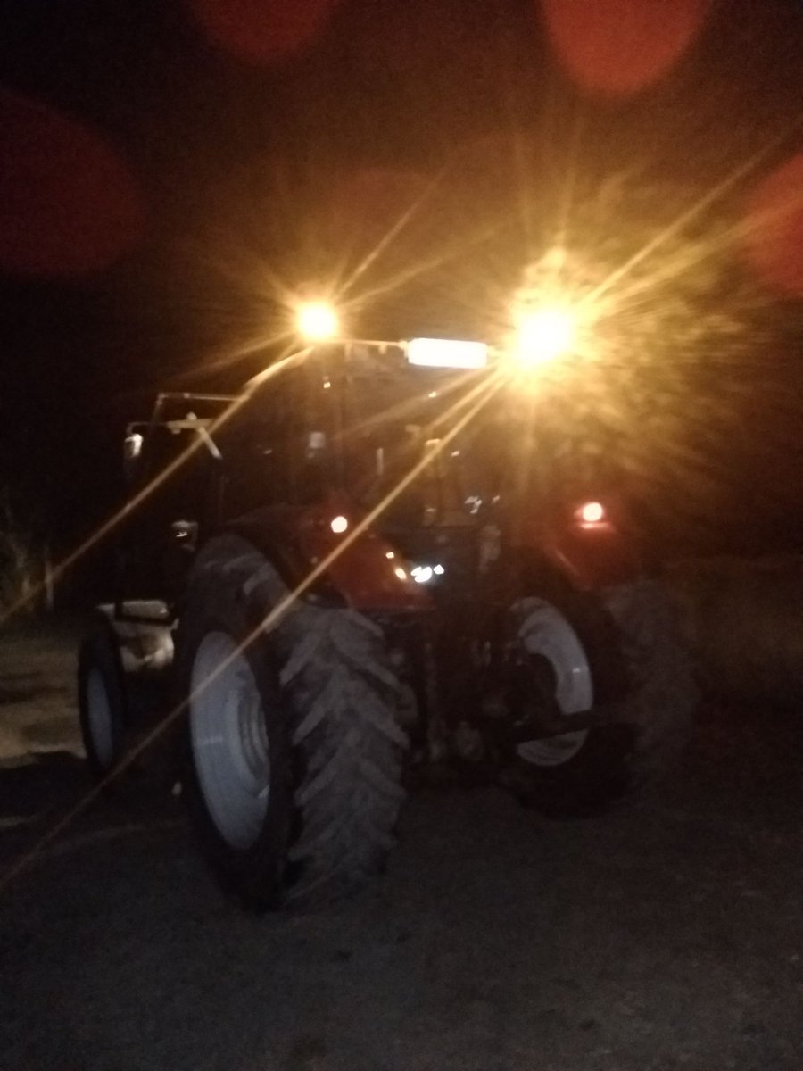 ButetValentin's tweet photo. Départ 4h du matin retour 16h: 468km de tracteur !! Le nouveau tracteur est arrivé https://t.co/YvlmlzAc8n