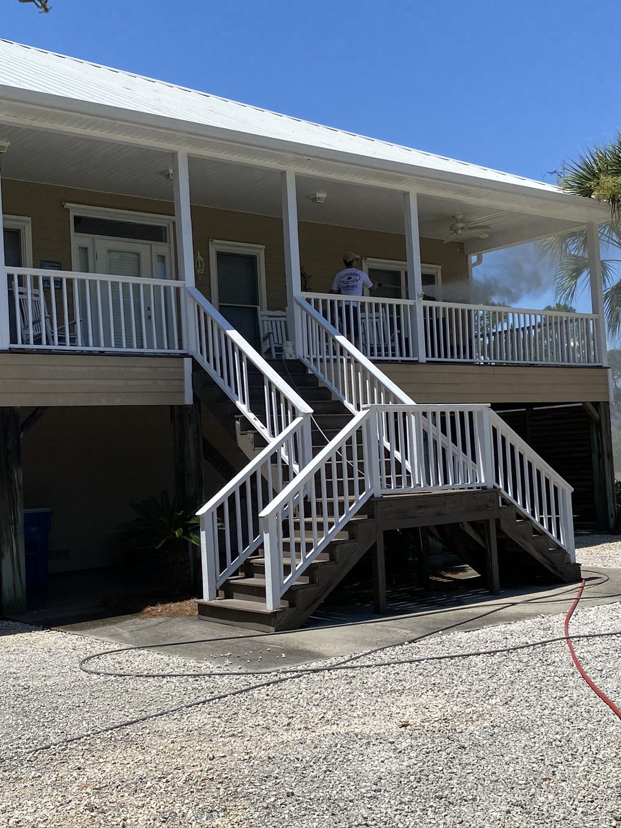 EyeDoWindows's tweet image. Covid has us doing a lot of at home projects. Why not start with a house wash to get your house prepped for painting? 🚰🖌

Our house wash will get your eves and soffits pearly white to go with a freshly painted home. 🏡

Call now for a FREE QUOTE! 251.609.2976 ☎️