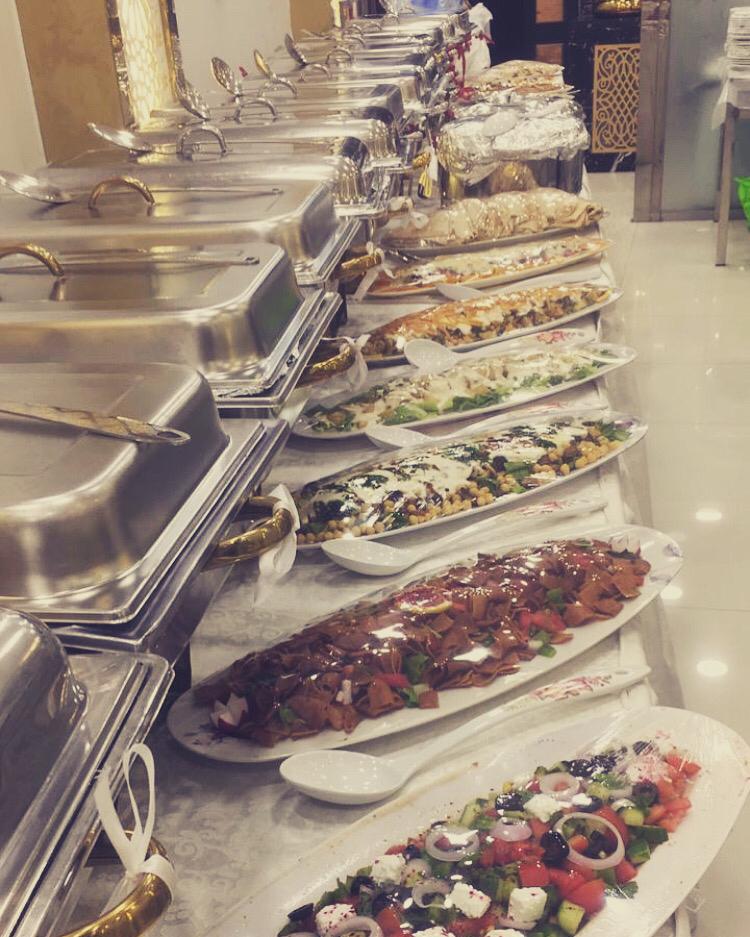 Q10B's tweet photo. عندك حفلة وصديقاتك بيجونك؟؟ ومحتارة🤔 تبين بوفية مفتوح يواجه وراهي يبيض الوجه 😃 حنا ندلك عليهم وتاخذينه بخصم حلو 😊 يسعدنا تواصلكم .... https://t.co/2cbml5bPgp