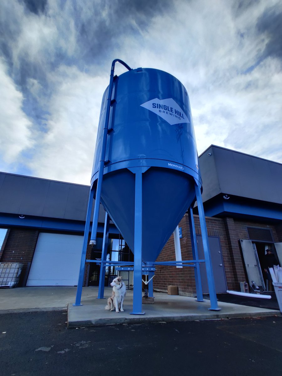 meridianmfg's tweet image. Check out this shot our friends @SingleHillBeer sent us! With that awesome custom blue color, their bin almost has as much character as their #beer 😉 
#craftbrewing #craftbeer #WABeer