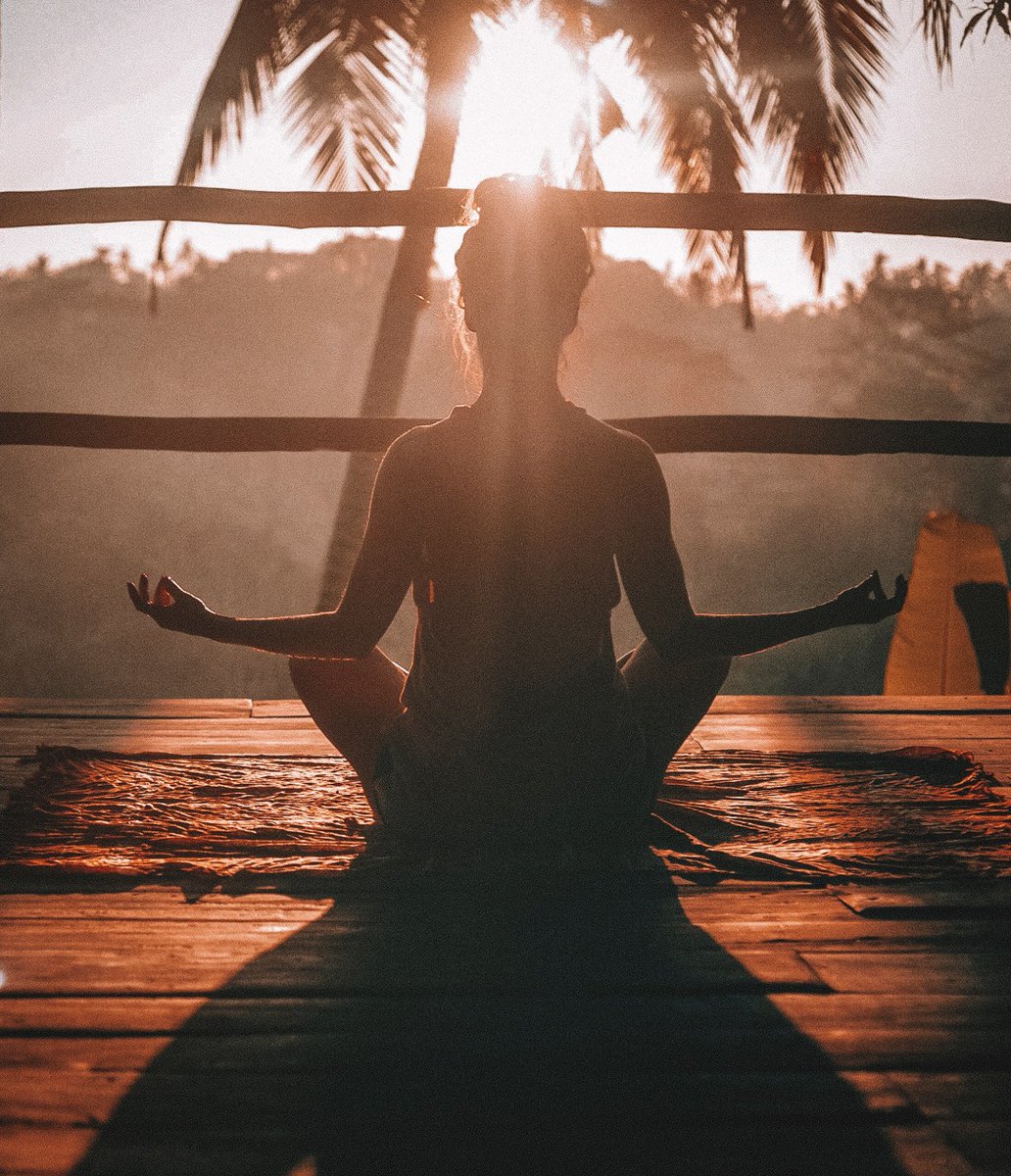 Metacom_Agency's tweet photo. Hoy es el #DíaInternacional de #Yoga. Por esto,  nosotros le damos un saludo al sol y te ofrecemos un listado con los mejores centros de #yoga de Barcelona. Mens sana in corpore sano. ➡https://t.co/jZGYz58SJ8 https://t.co/czlr0DGMvt