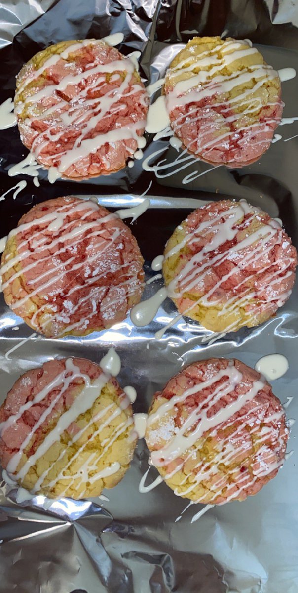 Joiaun_Marie's tweet photo. y’all asked and I delivered 💪🏾 Strawberry lemonade cookies for sale in WICHITA! Dee’s Sweet Treats 🤞🏾 https://t.co/PLfWeZH8ad