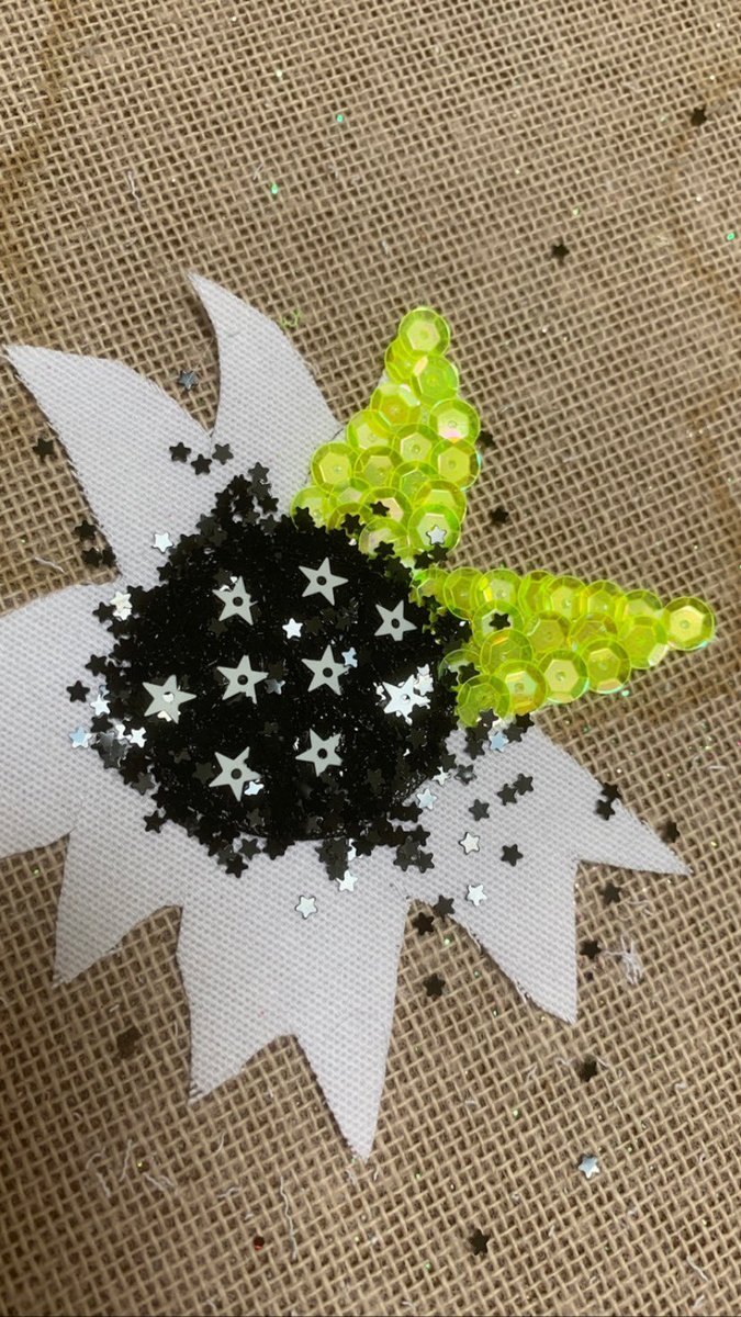 PLFASHION's tweet photo. Girasoles 🌻 #hazlotumisma #DIY https://t.co/xMD93AIXrr