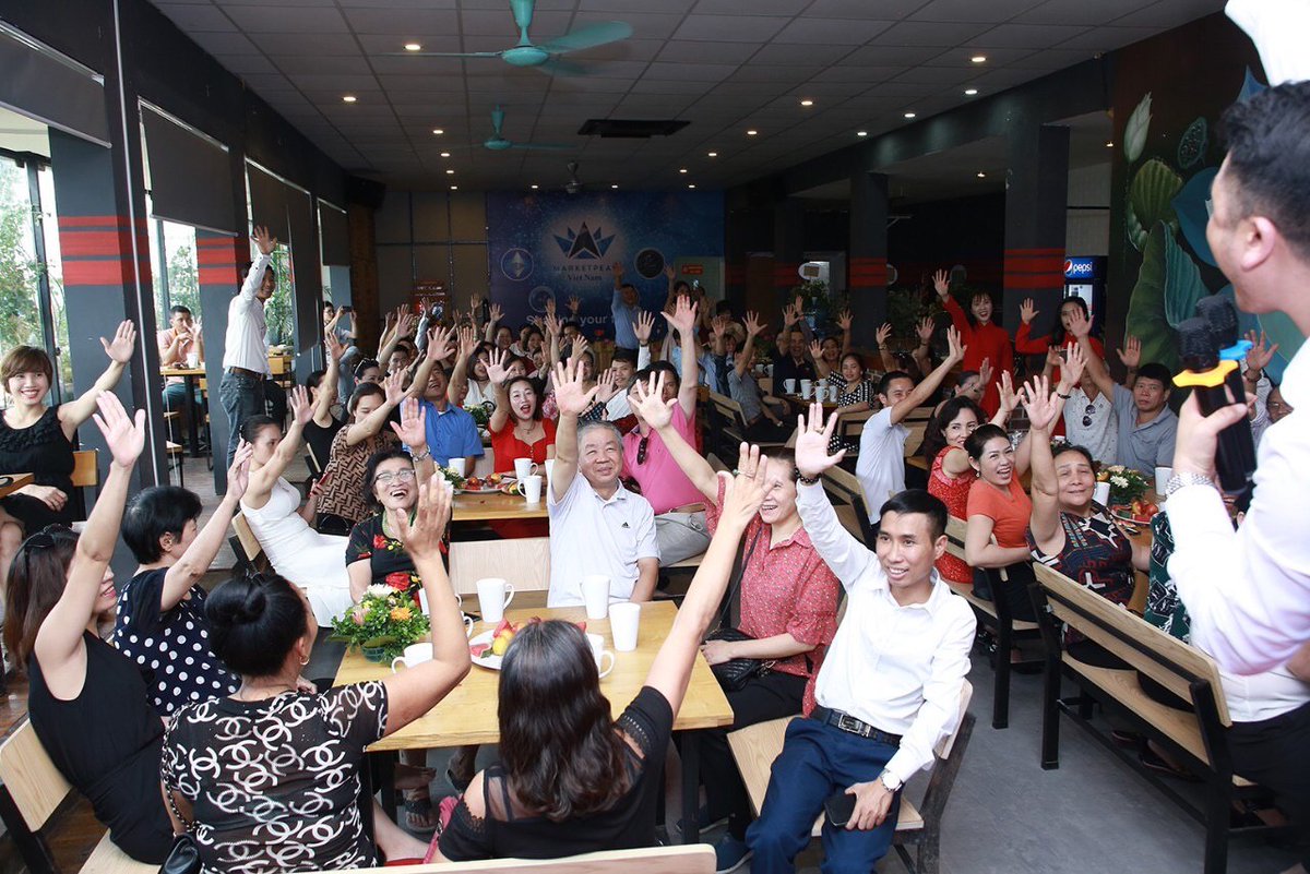 PEAKDEFI's tweet photo. Our Vietnamese partners did some big events last weekend. Check out these pictures from our top Vietnam leader!
#marketpeak #peaktoken #peak #peaktrading https://t.co/yPYWhIcoLu