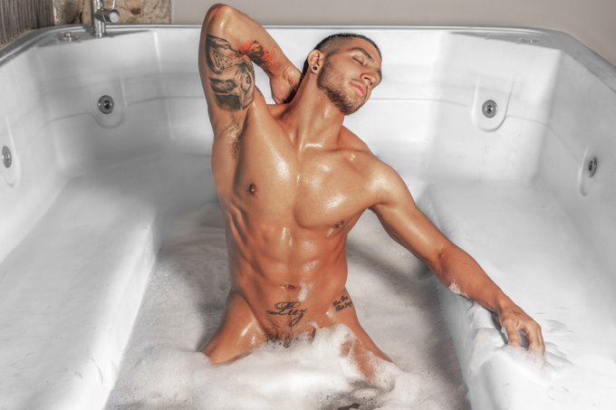 I'm ready for a little hot tub action this morning! #camguy #MondayMotivation #MondayMorning #mondaythoughts