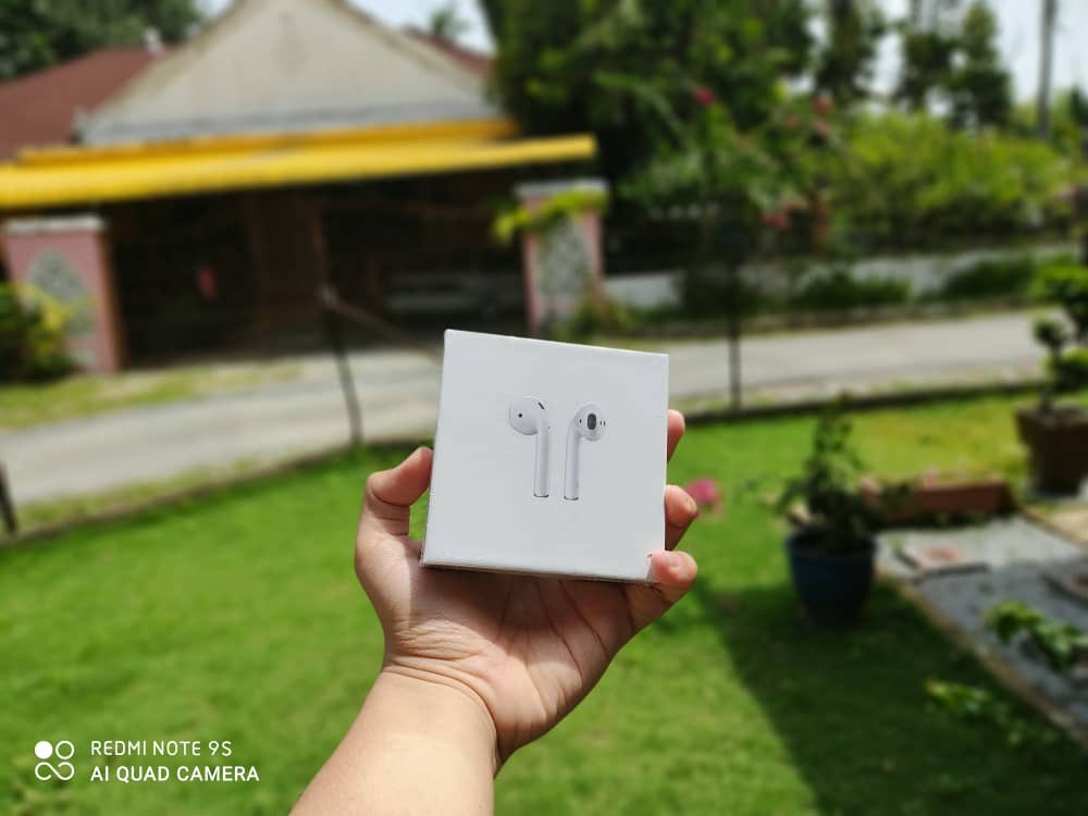 futboljersi_'s tweet photo. Sebab saya buat sales lebih dari 50 unit for Airpods V2 ni saya nak share rezeki saya, saya nak bagi 1 Airpods V2 ni kepada orang yang bertuah

Apa korang perlu buat just rt je tweet ni nanti saya akan pilih

Student university yang perlukan earphone for class online boleh try 😛 https://t.co/ze4RXlftxF