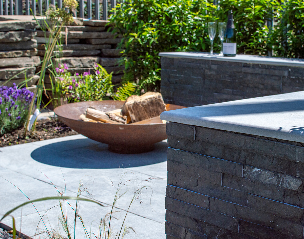 We've been applying the finishing touches to the beautifully designed Joe Savage Display Garden the last couple of days. Built around our Piatto Grey #Porcelain #Paving and StoneClad wall #cladding Joe has created a wonderful space to relax in the sun with a glass or two.