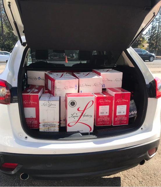 Nuestros vinos Laura Hartwig🍷 directo a tu puerta!
Elige un fantástico pack premium y disfrútalo en casa 👉  laurahartwig.cl

P.D: Los repartos a domicilio 🚛  son gratis en Región Metropolitana

#CabernetSauvignon#PetitVerdot#CabernetFranc#Carmenere #Merlot#Malbec#vino