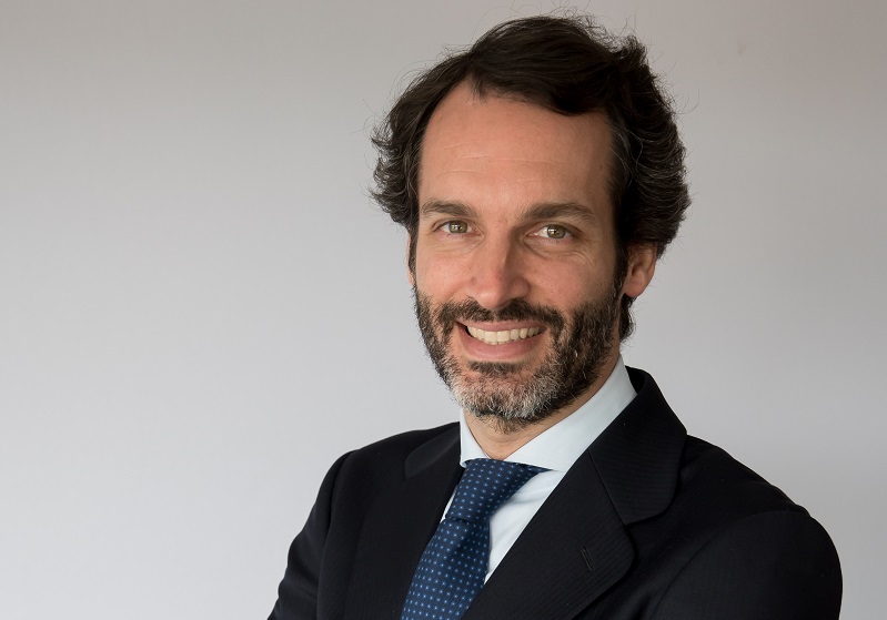 HomeServe_ES's tweet photo. José Enrique Viniegra, director Comercial de HomeServe Asistencia, detalla para @NewsSeguros las medidas que hemos implantado durante los últimos meses poniendo a nuestros #ClientesHomeServe y su necesidades en el centro de nuestro trabajo.👇 https://t.co/kojy03t41o https://t.co/E51eIvv0Ip