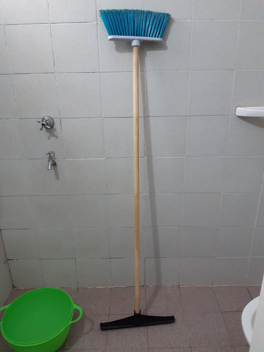santtanacarla's tweet photo. Mi hna se mudó hace un mes. No cuenten como vive https://t.co/6Xw6im0MlI