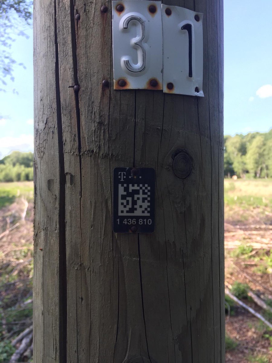 _menkman's tweet photo. If I would like to know more about a t-mobile marker like this one, found in rural Germany, how would I go around that? Is there any reference guide for this? #infrastructureresearch #artschool https://t.co/MIsHLKwO1V
