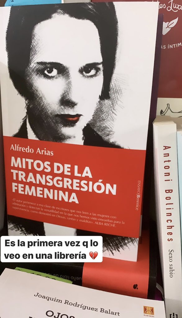 asiguais's tweet photo. 📱 | @_albxreche compartilha em suas stories esta foto do livro “Mitos de la Transgresión Femenina”, de Alfredo Arias. 

“É a primeira vez que o vejo em uma livraria 💔” https://t.co/XPrPWbTOww