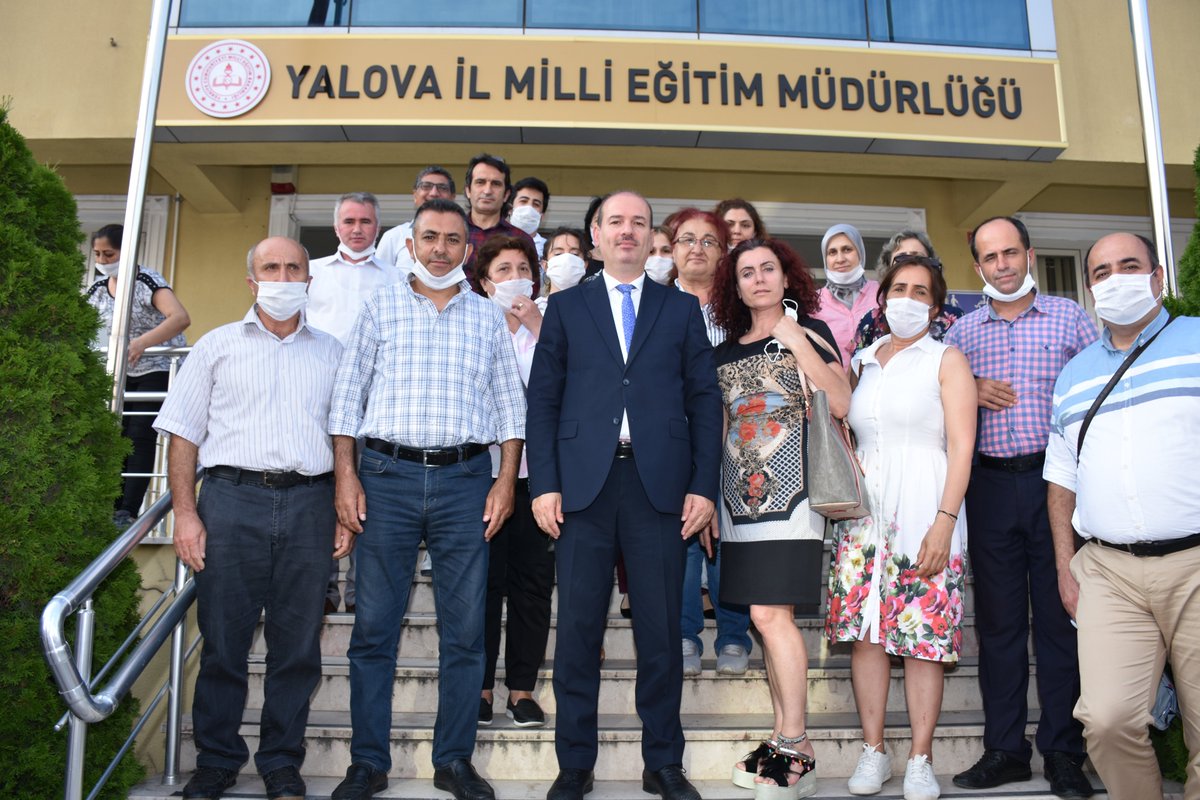 YalovaMem's tweet photo. Zonguldak İl Milli Eğitim Müdürlüğüne atanan İl Milli Eğitim Müdürümüz @ali_tosun77  bu gün Müdürlük hizmet binasından okul/ kurum müdürleri ve personelimiz katılımı ile  yeni görev yerine uğurlanmıştır. Yeni görevinde başarılar dileriz.
 @meb_ailesi2023 @ziyaselcuk @safran1958 https://t.co/0PbxQ5daJS