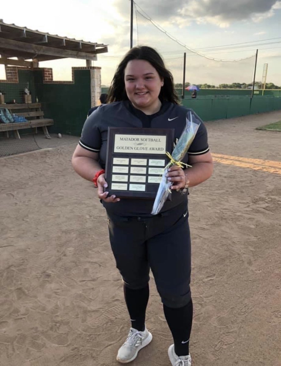 SoftballSeguin's tweet photo. The 2019-2020 Golden Glove award goes to the 2 people who had the best percentage outs on the field. Madaline Bone and Mckenize Neumann got the job done on the field.🥎 back- to back together ! https://t.co/vJQ3OSsuiL