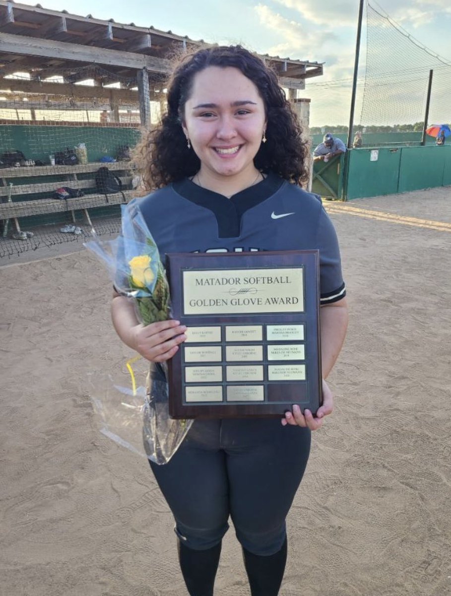 SoftballSeguin's tweet photo. The 2019-2020 Golden Glove award goes to the 2 people who had the best percentage outs on the field. Madaline Bone and Mckenize Neumann got the job done on the field.🥎 back- to back together ! https://t.co/vJQ3OSsuiL