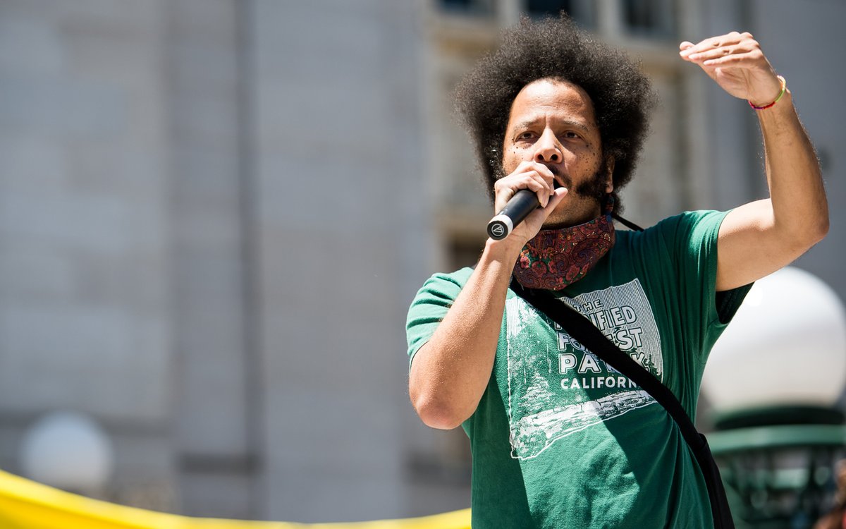 DearTruthBeTold's tweet image. Over the weekend, part of #Junetheenth celebrations included direct action. Here are just a few of the powerful images from Oakland, D.C. and New York. 

📸: @bethlaberge, @classcxxc, @KaitlinObscura