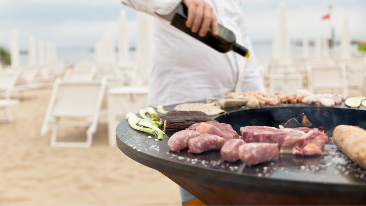chrislasource's tweet photo. have a look at this fabulous way of cooking outdoors.
Delivered direct to you, have a look here: 
https://t.co/r93Kq0ziZs https://t.co/vQLag2tEqN