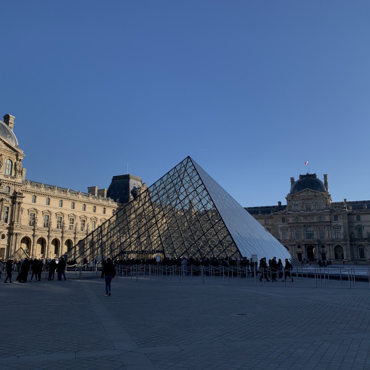  Paris, France 