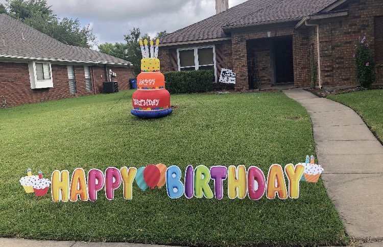 TheBirthdayBros's tweet photo. We are here to make your birthday celebration extra special! Visit our website to see what we offer! And don’t forget to take advantage of our #SummerCelebration promotion! https://t.co/2TUL9tnaOK