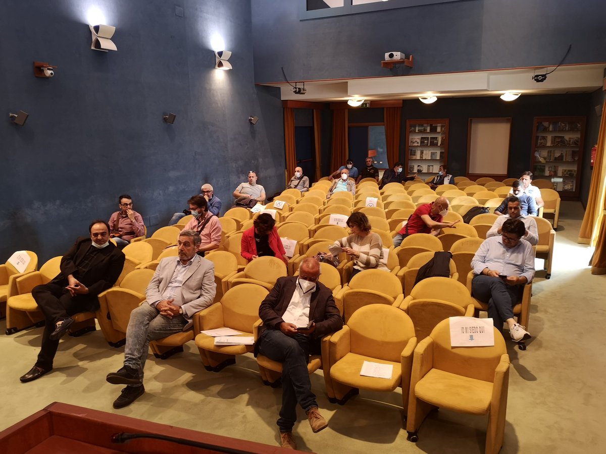 LoiudiceSaverio's tweet photo. #22 #giugno #2020 presso il #formedil di #Bari si è svolto il consiglio territoriale della #fenealuil di Bari @FENEALUIL_ @FrisennaP @FrancoPappolla @BEPPE_FERRULLI @uilpuglia https://t.co/V6veB4uHUl
