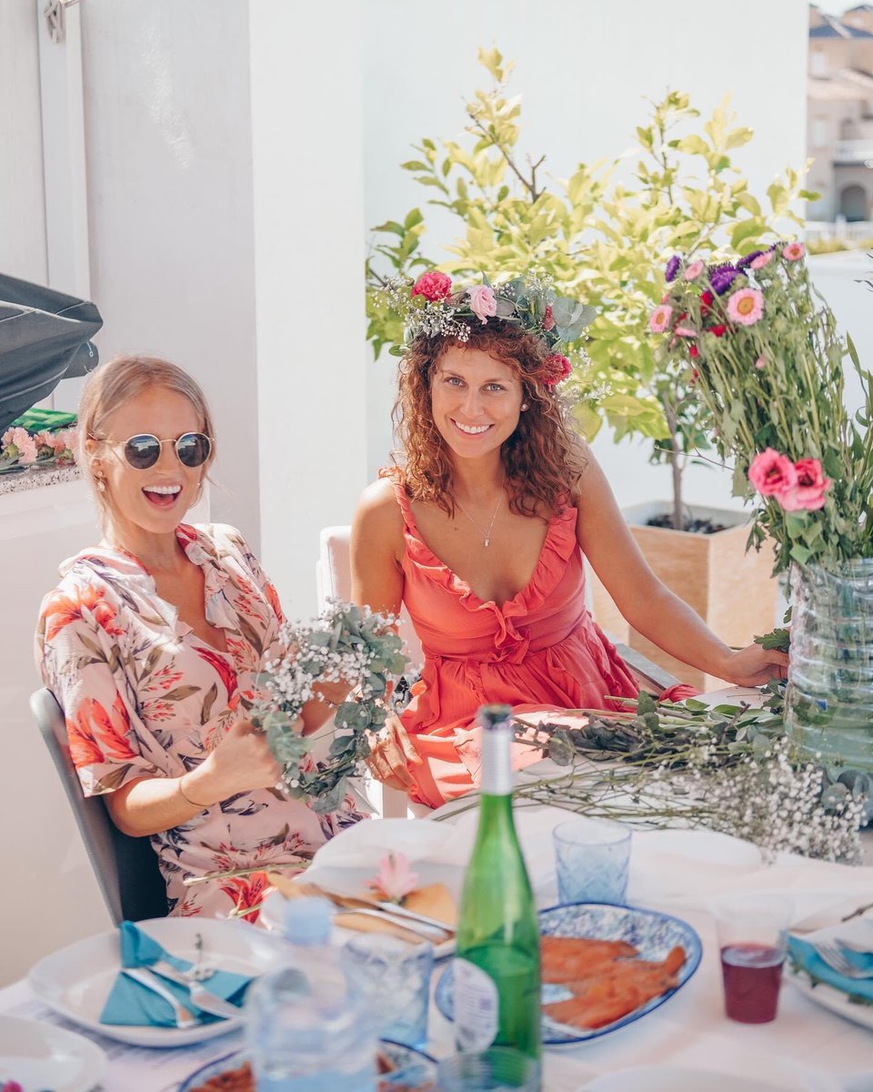 MariaFagerstrom's tweet photo. Celebrating Swedish Midsummer in Spain. Fun fact: in the northern parts of Sweden the sun never sets at this time of the year, it’s like an endless sunset. https://t.co/TiyoEABIVj