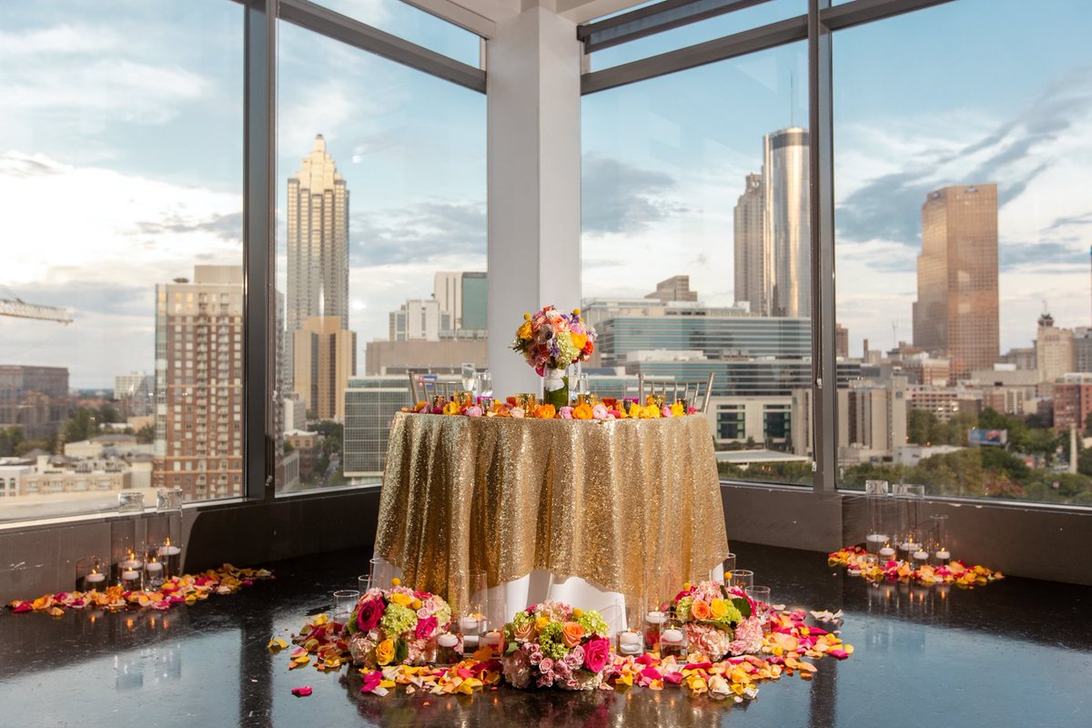 Dinner with a view, anyone? #ventanasatlanta #ventanasatl #legacyventures #rooftop #weddings #venue #eventinspiration #weddingday <a href="/peachykeenlady/">Peachy Keen Lady</a>