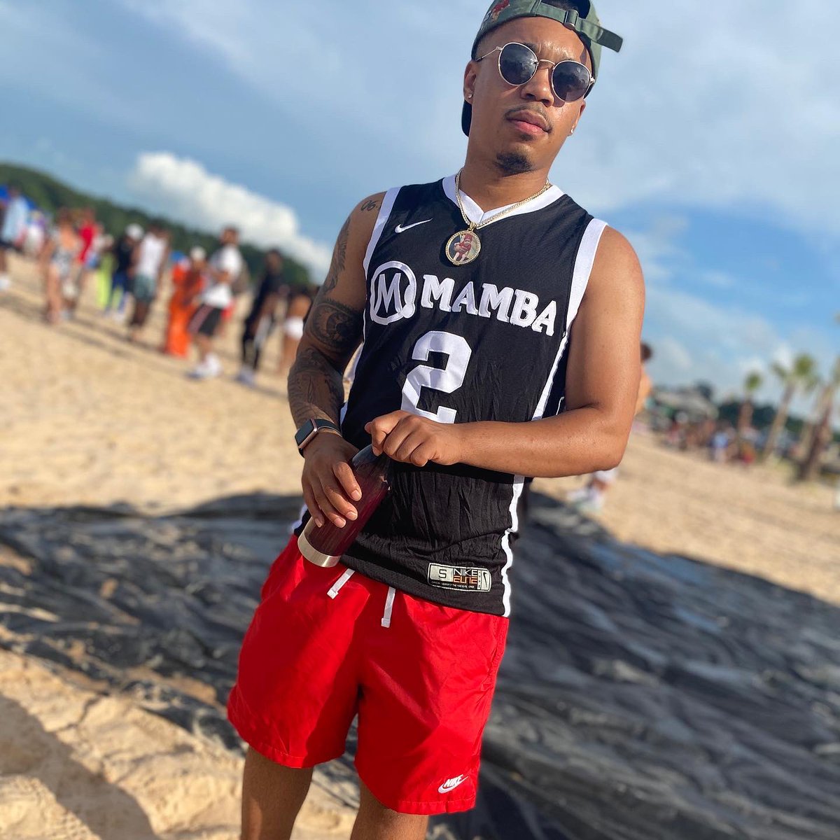 Royal_jtt's tweet photo. I am not one of them 🤞🏽🖤 #FeverBeachParty https://t.co/bes5h3oSlH