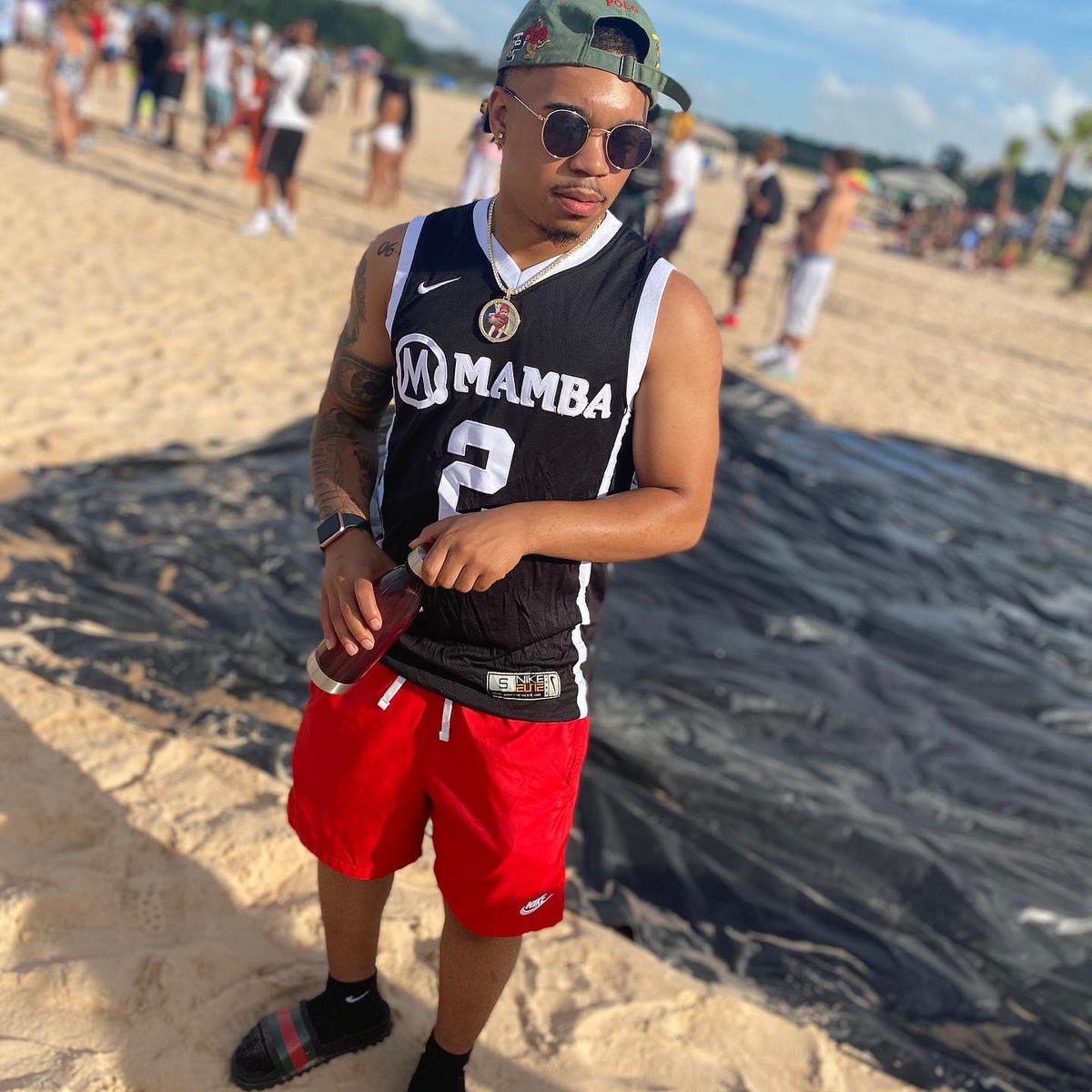 Royal_jtt's tweet photo. I am not one of them 🤞🏽🖤 #FeverBeachParty https://t.co/bes5h3oSlH