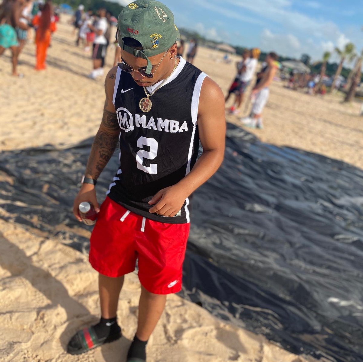 Royal_jtt's tweet photo. I am not one of them 🤞🏽🖤 #FeverBeachParty https://t.co/bes5h3oSlH