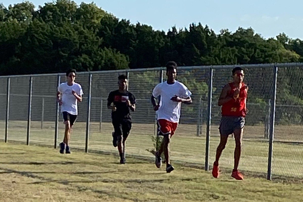 xc_jorge's tweet photo. First week of practice done, we got our mileage to 30 miles. 💪🏾🦵🏾#longhornspeed #noXCuses https://t.co/mlMKriuVpV