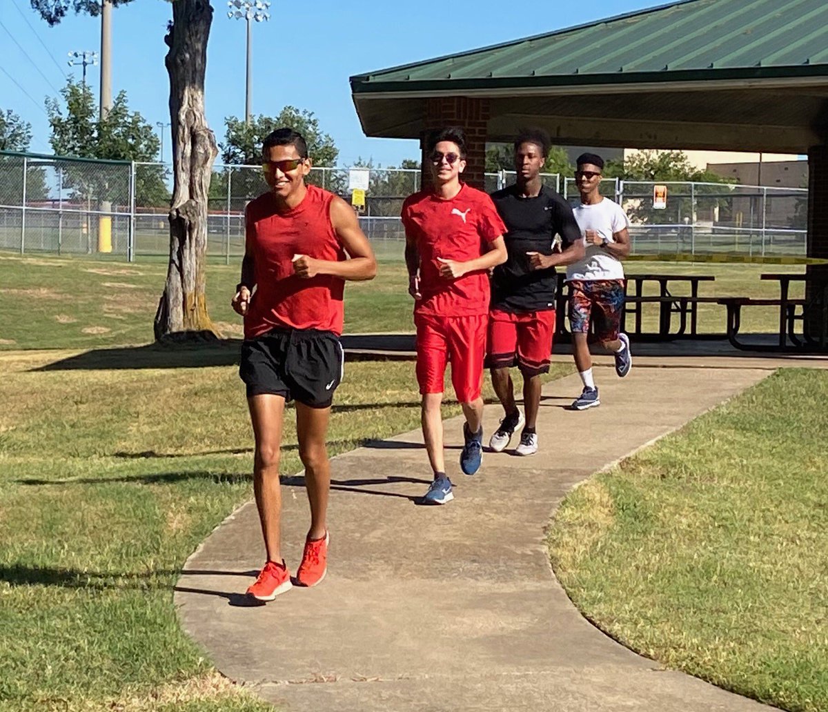 xc_jorge's tweet photo. First week of practice done, we got our mileage to 30 miles. 💪🏾🦵🏾#longhornspeed #noXCuses https://t.co/mlMKriuVpV