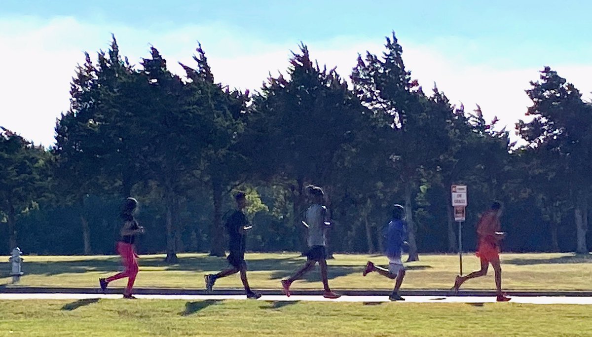 xc_jorge's tweet photo. First week of practice done, we got our mileage to 30 miles. 💪🏾🦵🏾#longhornspeed #noXCuses https://t.co/mlMKriuVpV